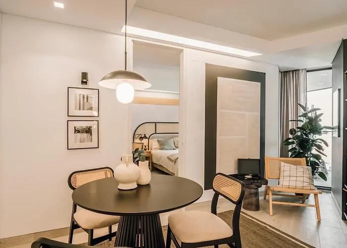 Figaro - 1 Bedroom And Balcony In Santo Antonio